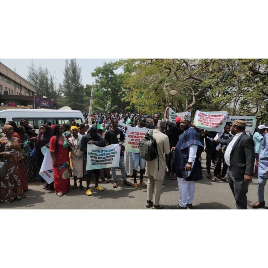 Protest rocks CBN Headquarters over Supreme Court ruling on old naira notes deadline.