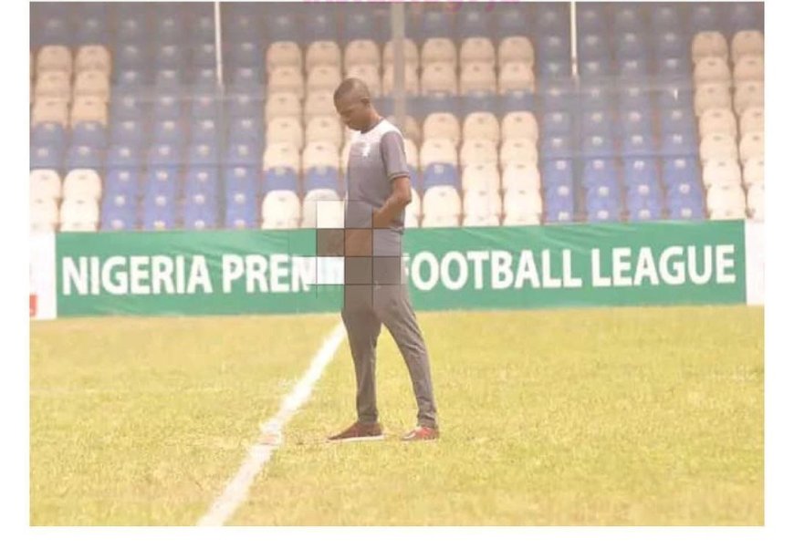 Official of the Shooting Stars Club was expelled for peeing on the field of play.