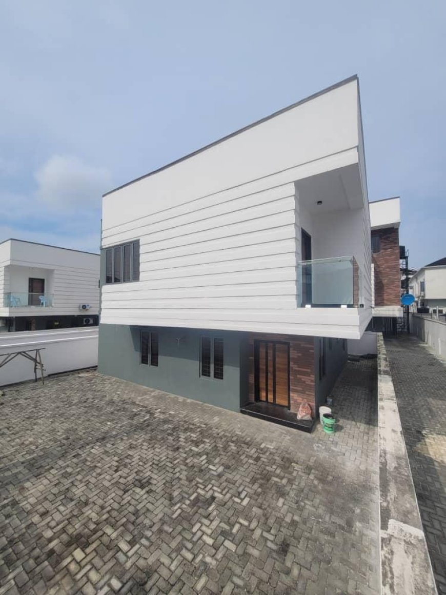 Spacious 4 bedroom detached duplex for sale