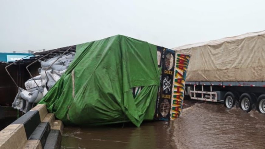 This morning a truck crashes on the Otedola Bridge.