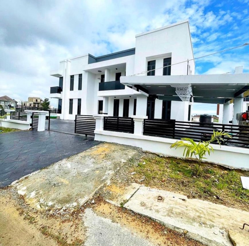 LUXURY 5BEDROOM FULLY DETACHED DUPLEX FOR SALE