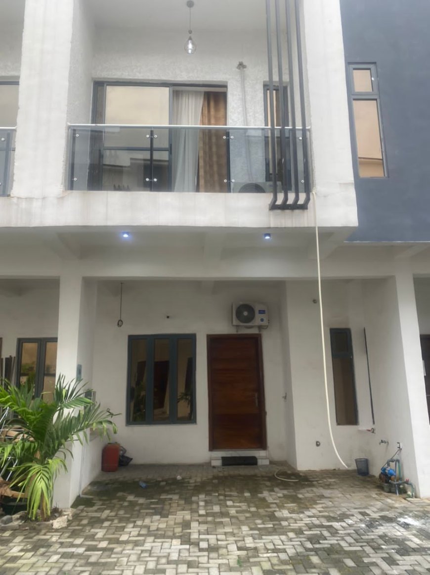 DISTRESS FULLY FURNISHED 3BEDROOM TERRACE DETACHED DUPLEX FOR SALE.